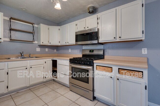 Building Photo - 5815 Pyle St