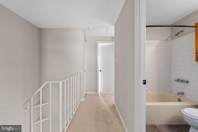 Building Photo - 5 Bardia Ct