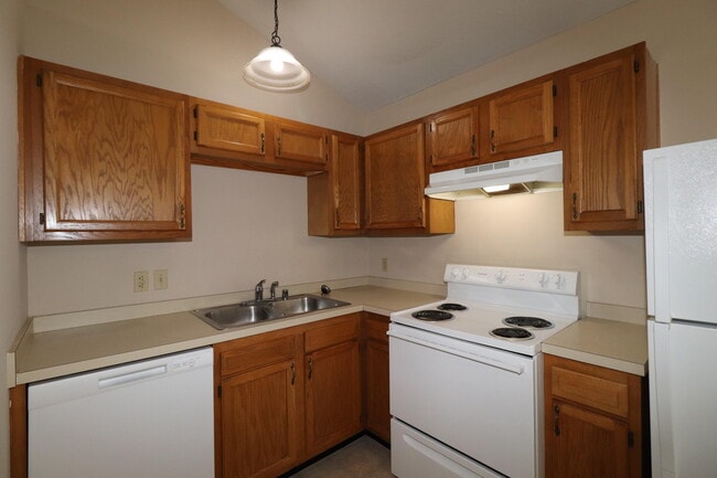 Building Photo - 238 Lakeview Dr