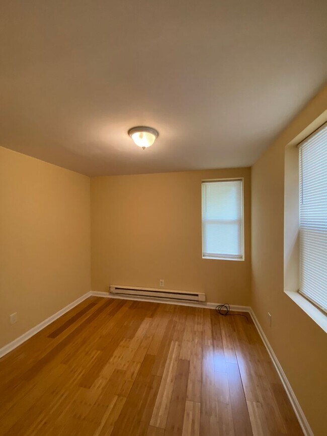 Building Photo - 2554 N 9th St