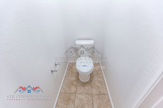 Building Photo - 110 Cholla St