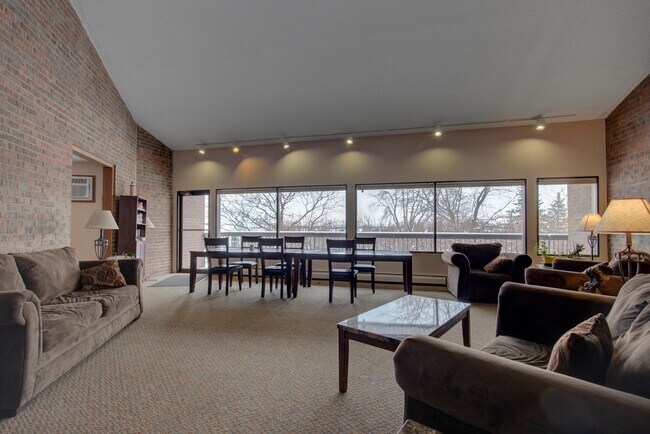 Building Photo - 4350 Trenton Ln N