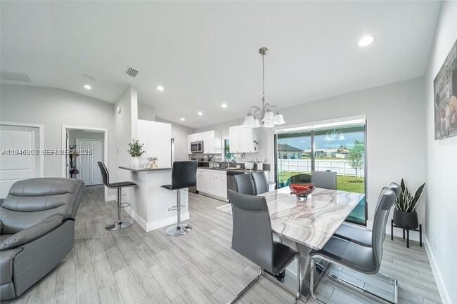 Building Photo - 1302 NE 2nd Pl