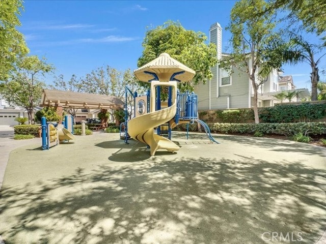 Building Photo - 8045 Zuma Dr