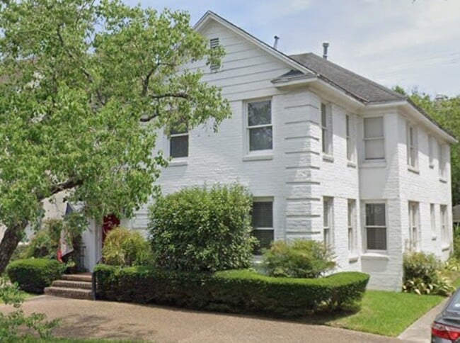 Building Photo - 1710 Bolsover St