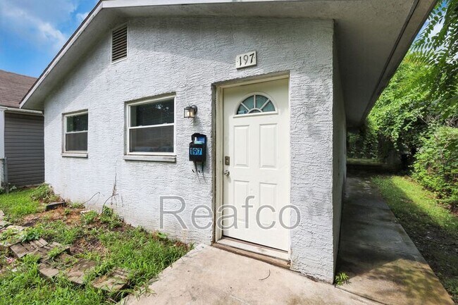 Building Photo - 197 Stevens Ave