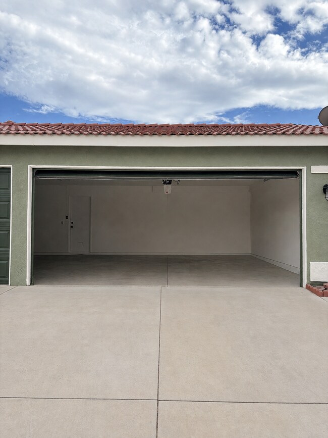 Building Photo - 10791 Euclid St