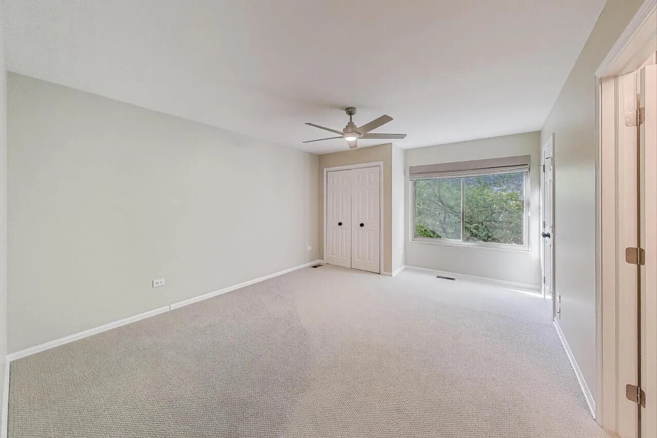 Master Bedroom - 25 Shoreline Rd