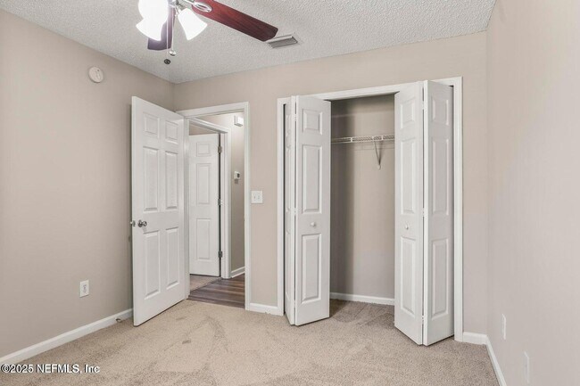 Building Photo - 3924 Victoria Landing Dr S