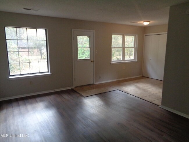 Building Photo - 5163 Haynes Dr