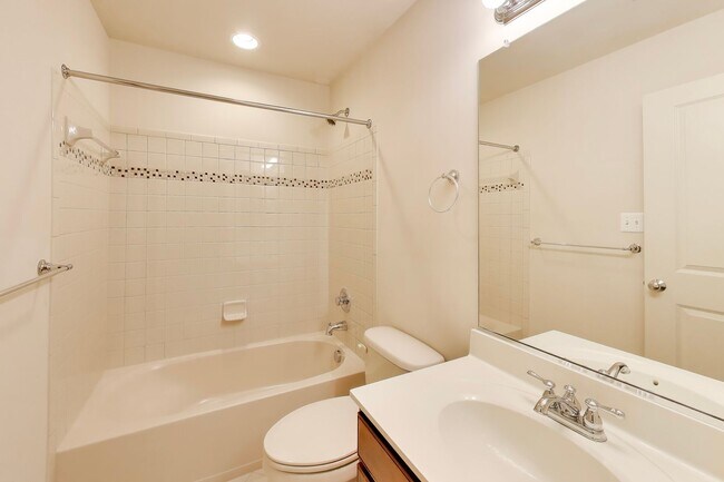 Building Photo - Beautiful Garage Townhouse in Poplar Run - Minutes to Glenmont METRO & I-200!