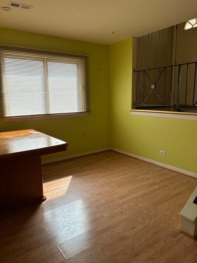 Building Photo - 1142 Brighton Pl