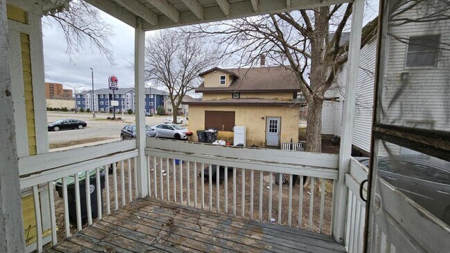 Building Photo - 1132 Vine St
