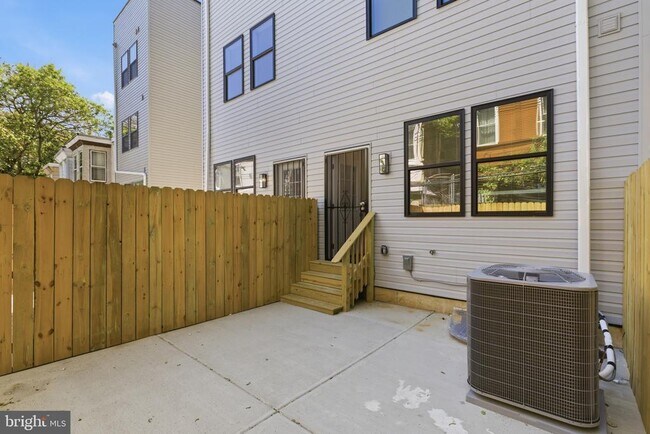 Building Photo - 2532 N 11th St
