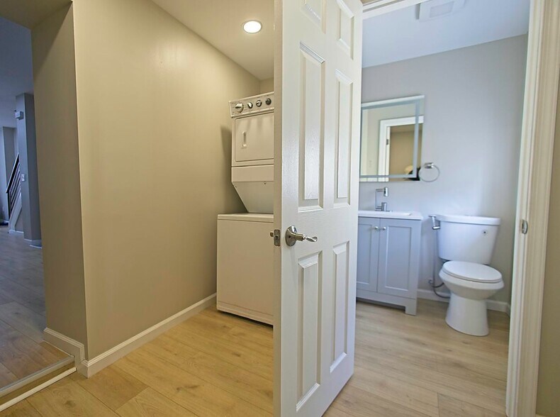 Building Photo - 1961 N Croskey St