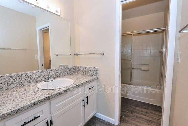 Building Photo - 5828 Alorn Ln