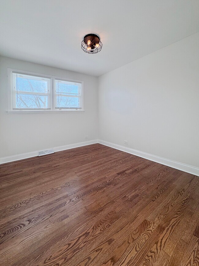 Building Photo - 9052 W 92nd St