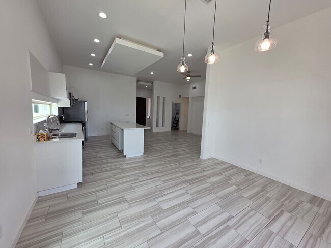 Building Photo - 14816 John McNeely Ave