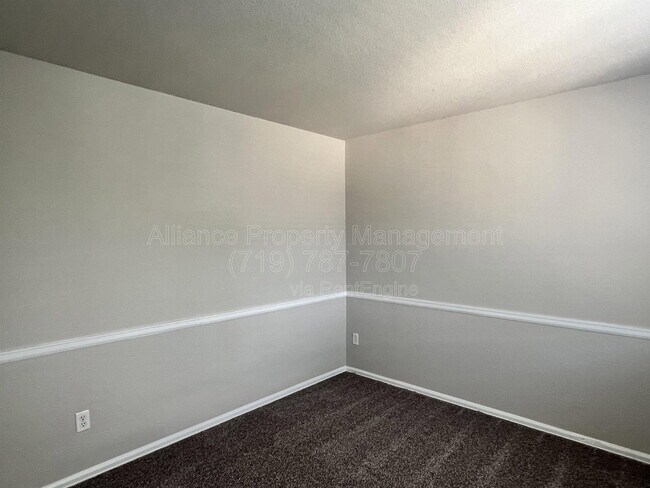 Building Photo - 5671 Vermillion Bluffs Dr