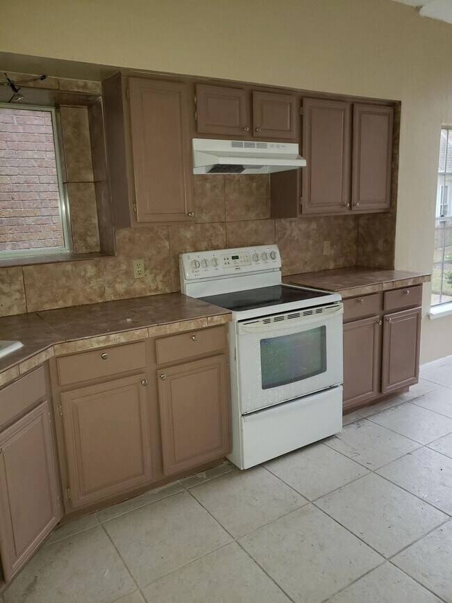 Building Photo - 6649 Queensclub Dr
