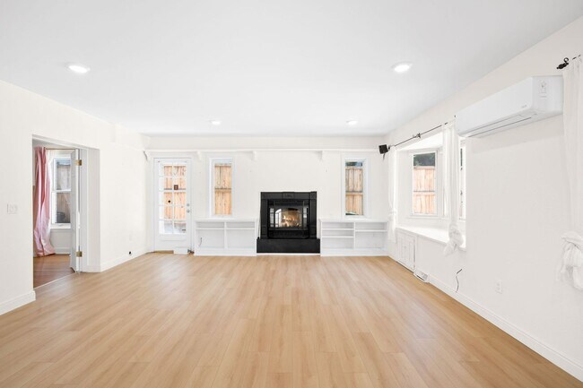 Building Photo - 525 Forest St