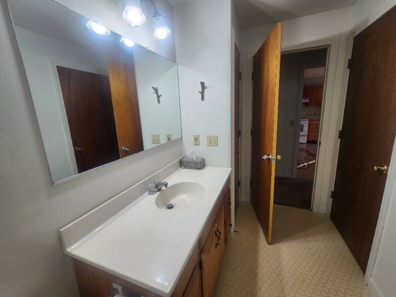 Building Photo - 91 Forest Dr