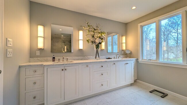 Building Photo - 40 Hull Pl