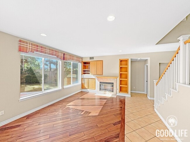 Building Photo - Spacious Torrey View Home with Flexible Floorplan in Gated Community