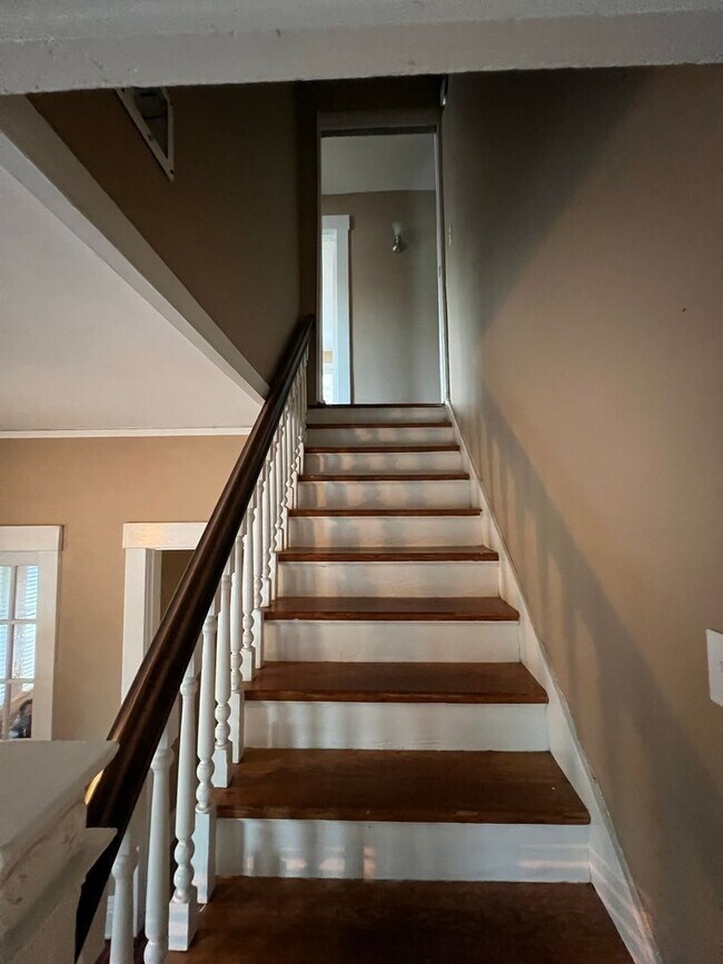 Building Photo - Beautiful house for rent!