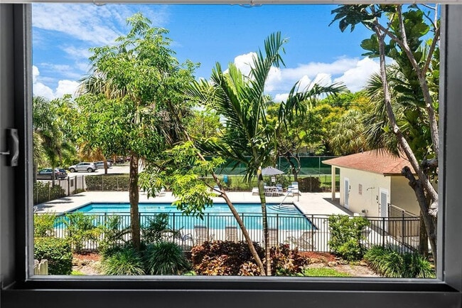 Building Photo - 340 City View Dr