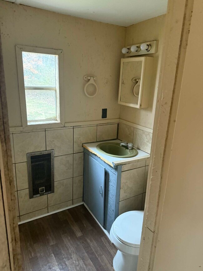 Building Photo - 1380 Mapleash Ave