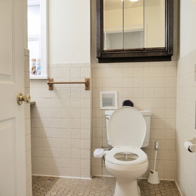 Building Photo - 35 Madison Ave