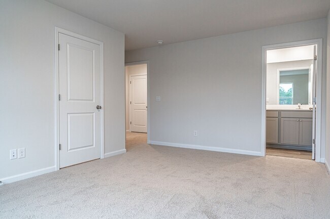 Building Photo - 207 1st St