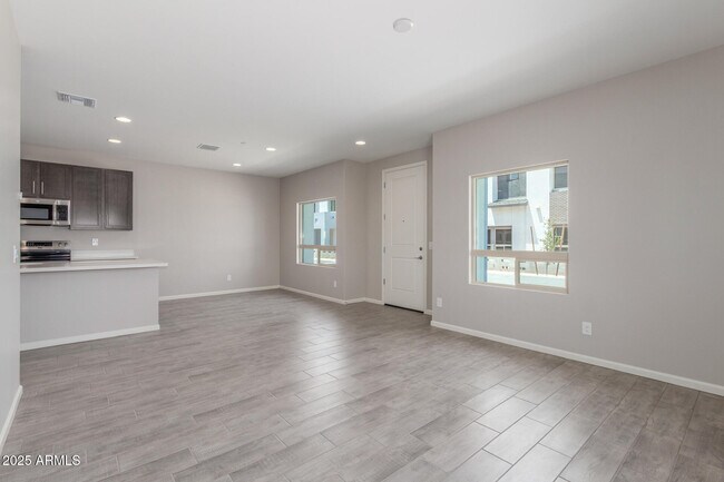 Building Photo - 733 E Commonwealth Ave