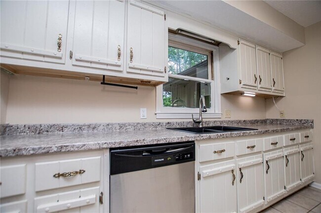 Building Photo - 1499 Stonington Ct