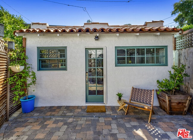 Building Photo - 3472 Rowena Ave