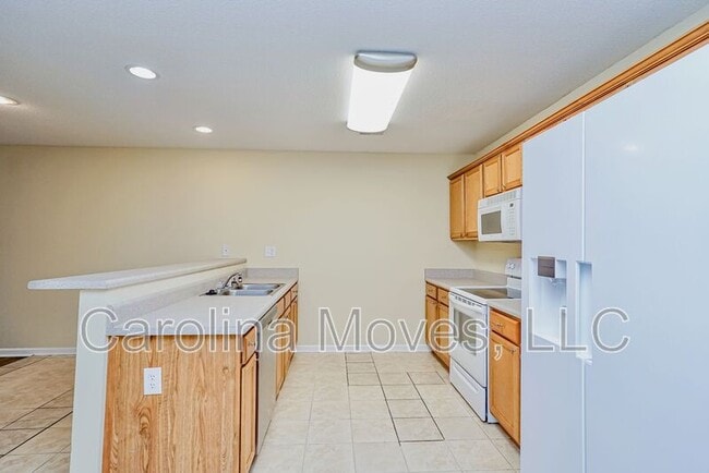 Building Photo - 526 Seays Crest Dr