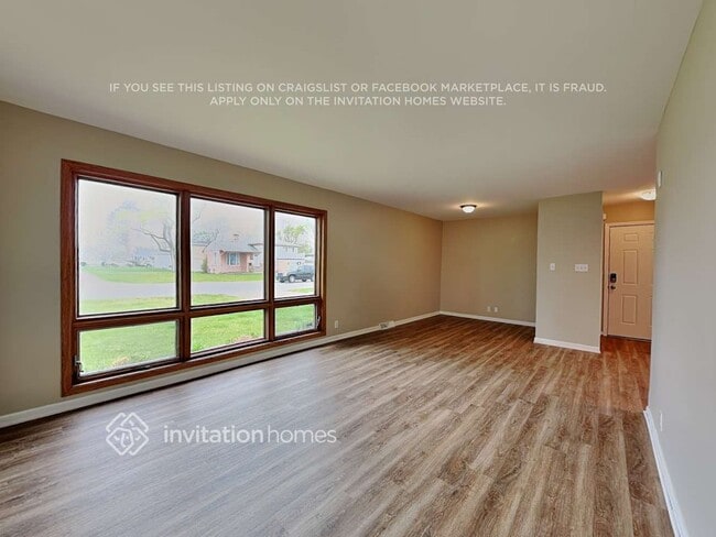 Building Photo - 21 Julie Dr