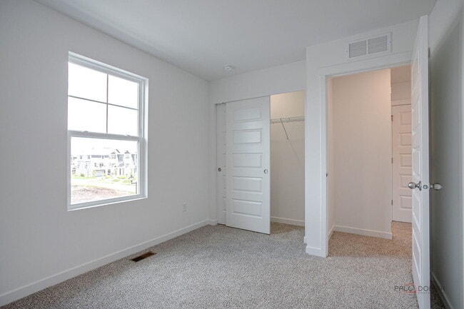 Building Photo - 541 Yosemite Wy