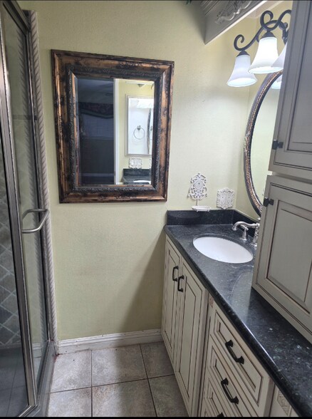 Building Photo - 3154 Luxurious Highland Home