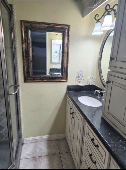 Building Photo - 3154 Valaria Dr N