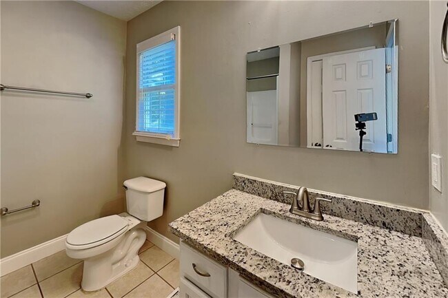 Building Photo - 604 Dillon Dr