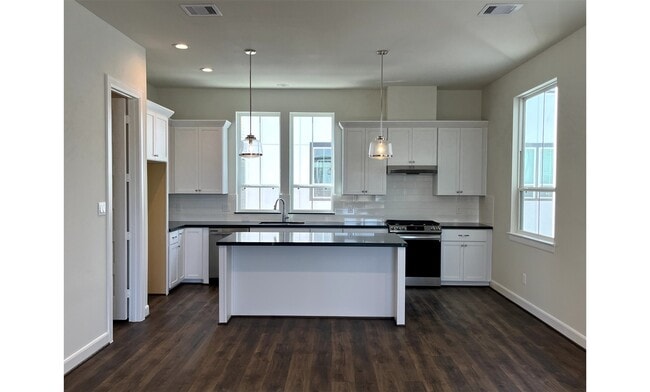 Building Photo - 2802 Grand Fountains Dr