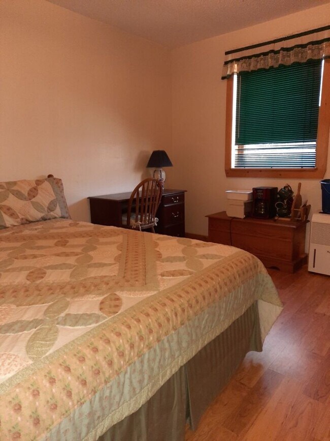 Building Photo - $1,600 - 4 Bedroom 2 Bathroom Furnished Log Cabin on the Creek