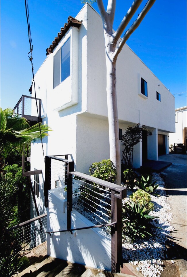 Building Photo - 2013 Cyprean Dr