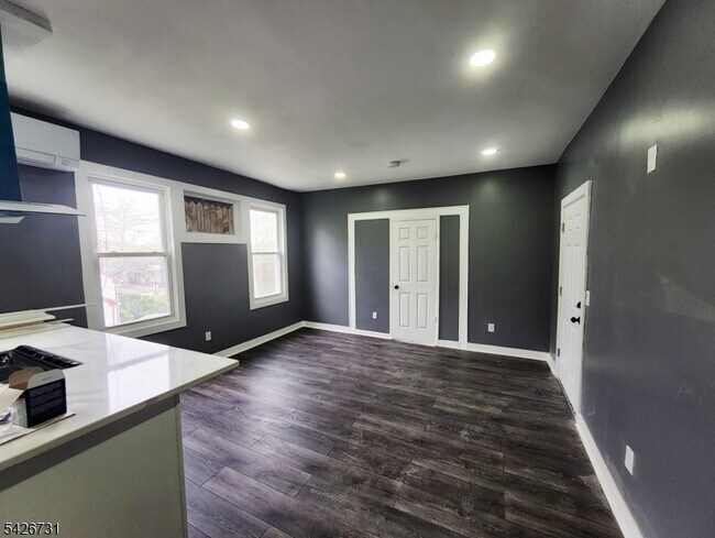 Building Photo - 49 Union Pl