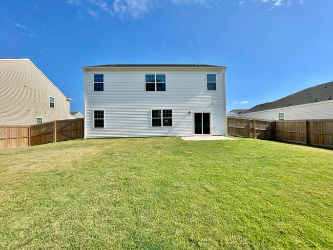 Building Photo - Spacious 5-Bedroom Haven With 3 Full Baths...