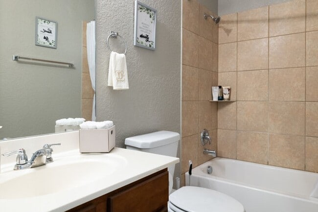 Building Photo - Single story home with study located in Miramar.