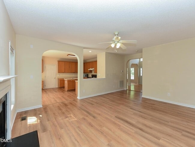 Building Photo - 406 Somersview Dr