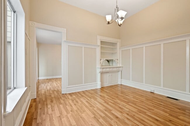 Building Photo - 2 Bed, 1 Bath Noe Valley Flat w Office + G...